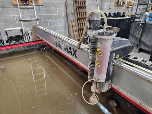 Omax #Global-Max-2040, Waterjet, 13' 4" x 6' 8", Chiller, 30 HP pump, Abrasive Hopper, 2022 - Image 3