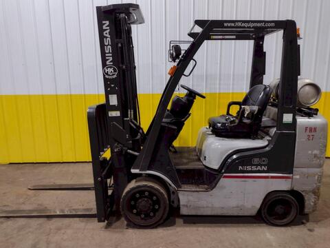 5650 lb. Nissan #MCU1F2A30LV, LP-gas triple mast forklift - Image 2