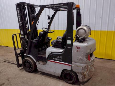 5650 lb. Nissan #MCU1F2A30LV, LP-gas triple mast forklift - Image 4