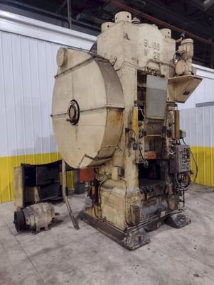 800 Ton, Bliss #26-KJ800, knuckle joint press, 2.5" stroke, 20" Shut Height,.5" adj., 23" x32" bed, 33 SPM - Image 4