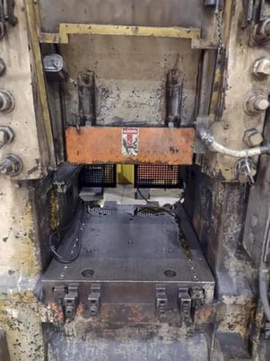 800 Ton, Bliss #26-KJ800, knuckle joint press, 2.5" stroke, 20" Shut Height,.5" adj., 23" x32" bed, 33 SPM - Image 9