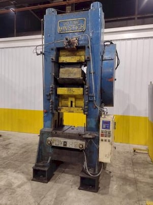 600 Ton, Minster #90-600, knuckle joint press, 4" stroke, 32" x32" bed, 21.5" x32" ram, air clutch - Image 2