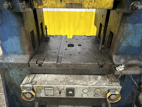 600 Ton, Minster #90-600, knuckle joint press, 4" stroke, 32" x32" bed, 21.5" x32" ram, air clutch - Image 10