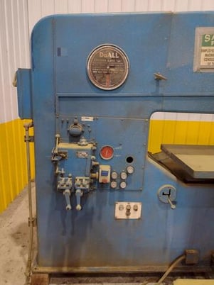 60" Doall #60-3, deep throat vertical contour bandsaw, 273" blade length, hydraulic blade tension Control - Image 8