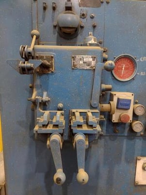 60" Doall #60-3, deep throat vertical contour bandsaw, 273" blade length, hydraulic blade tension Control - Image 10