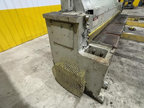 1/4" x 10' Wysong #1025, mechanical power squaring shear, 16 holddowns, 55 SPM, 36" front operated power back - Image 9