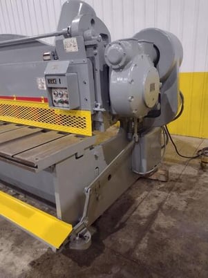 1/4" x 12' Cincinnati #1812, mechanical power shear, 13 holddowns, 36" front operated power back gauge, 60 - Image 10