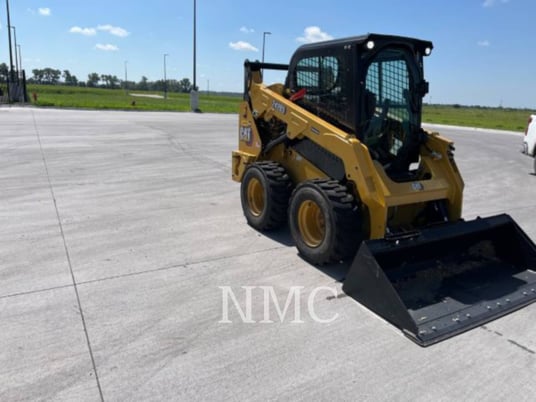 Cat 242D3, Skid Steer Loader, 44 hours, S/N: T8A00789, 2024 - Image 2
