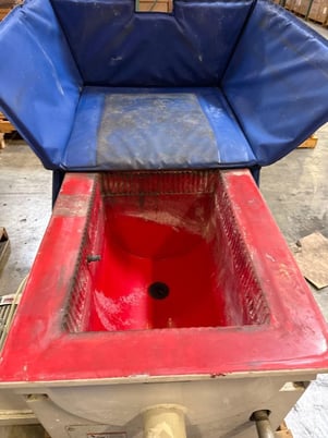 6 cu.ft. CLM Vibetech #VHTH-1748, tub type vibratory finisher, 5 HP - Image 4