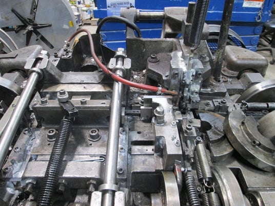 Nilson #2F, 4-slide wire former, 1/8" wire diameter, 2" wire width, oil feed & updated motor, manual operated - Image 4