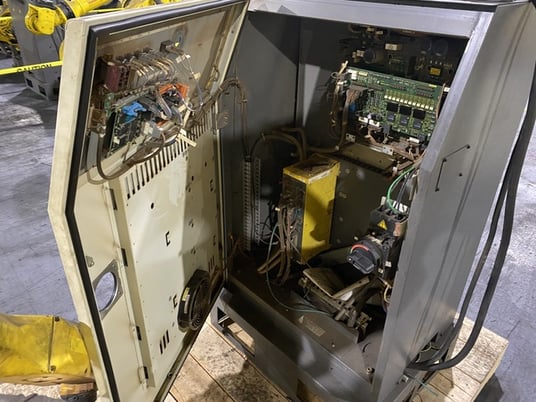 Fanuc, ArcMate 100iC/6L, robot with R-30iA controls, parts only - Image 5