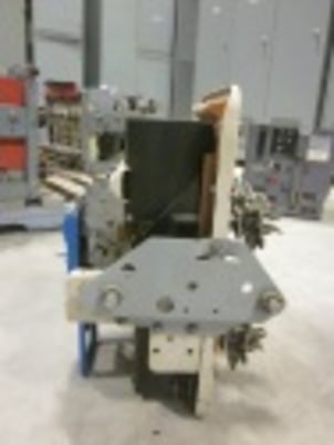 600 Amps, General Electric, AK-2A-25, manually operated, drawout, #AB2459 - Image 4