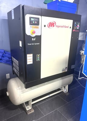 135 psi, Ingersoll-Rand #R4i-A135, rotary screw air compressor w/ tank, 5 HP, Xe50 Microprocessor Control - Image 2