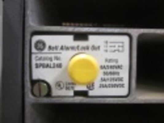 1600 Amps, General Electric, SSD16B216, manually operated, drawout, #IC3295 - Image 3