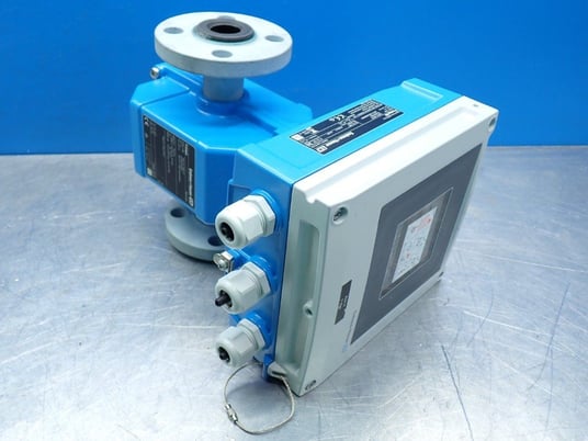 Endress+Hauser #5W4C25-AAELIA0AUA1K0A, Electromagnetic Flow Meter, 1", 19.6 bar, 100-240 VAC - Image 2