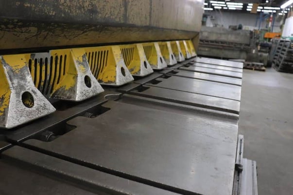 3/8" x 10' Cincinnati #3750CH, CNC hydraulic shear, CNC touchscreen Control, 13 hold downs - Image 9