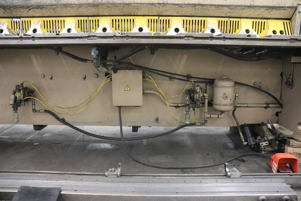 3/8" x 10' Cincinnati #3750CH, CNC hydraulic shear, CNC touchscreen Control, 13 hold downs - Image 10