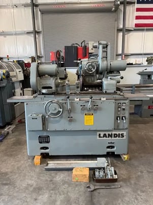 Atrump #K6F, heavy duty vertical mill, 11" x58" tbl., 47.2" X, 18" Y, 19.69" Z, 6 HP, #40, Acu-Rite 2-Axis - Image 1