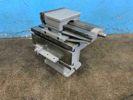 Carlton, 24 x 18 x 18 box drill table, t-slotted - Image 1