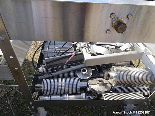 Urschel #M, Dicer / Strip Cutter, Stainless Steel, Adjustable Cuts, Belt Feed, on frame, w/ drive & Control - Image 6