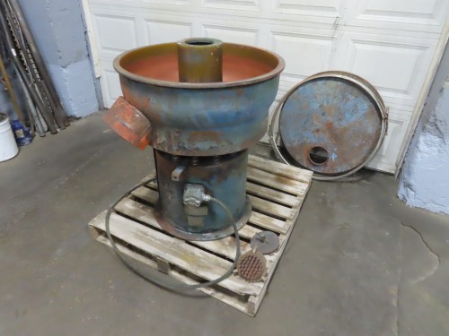 Sweco #DM-3, vibratory media mill, polyurethane lined, cover with inspection port, 1.25 HP - Image 2