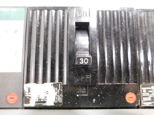 600 Amp. General Electric, CCB, panelboard, 3 wire, 480 Volts, 3 phase - Image 9