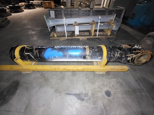 Caterpillar #3679004, cylinder, 2012 - Image 1