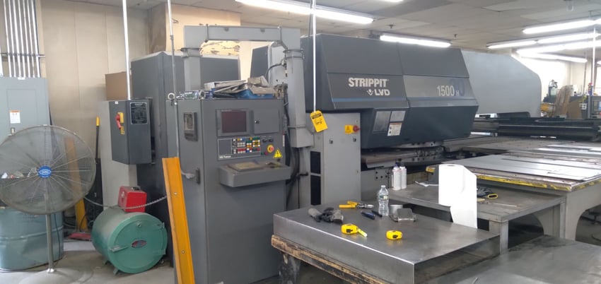 33 Ton, LVD, Strippit #1500H30, CNC hydraulic turret punch, 100.43"X, 63.75"Y, 1998 - Image 2
