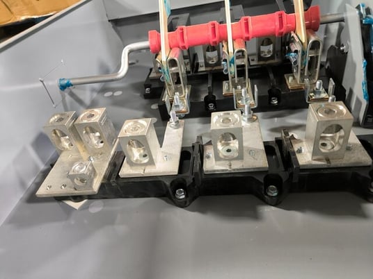400 Amp. Square D, D325NTR, Fusible Safety Disconnect Switch, 240 VAC, 3PH, 3P, 3R, unused - Image 3