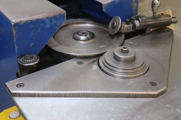 Spiro #Beta-3, hydraulic gorelocker elbow machine, edge former machine, 1999 - Image 9