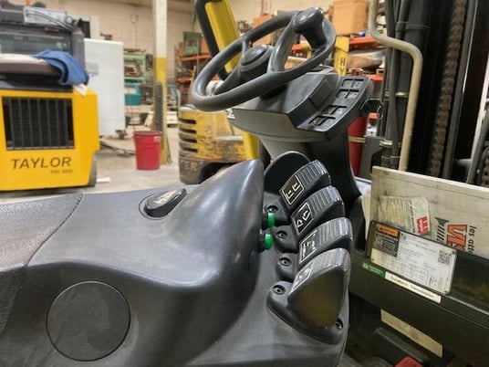 15500 lb. Hyster #S155FT, forklift, 6' & 4' forks, propane, solid tire, 2014 - Image 4