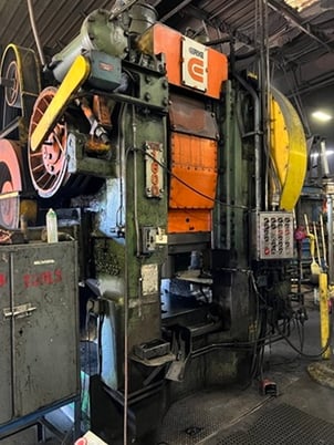 1600 Ton, Erie, forge press, 12" stroke, 30" Shut Height, 65 SPM, 100 HP, 39-3/8" btwn columns - Image 1