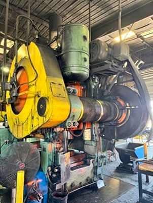 1600 Ton, Erie, forge press, 12" stroke, 30" Shut Height, 65 SPM, 100 HP, 39-3/8" btwn columns - Image 4