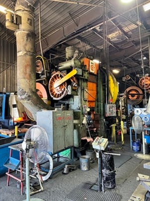 1600 Ton, Erie, forge press, 12" stroke, 30" Shut Height, 65 SPM, 100 HP, 39-3/8" btwn columns - Image 5