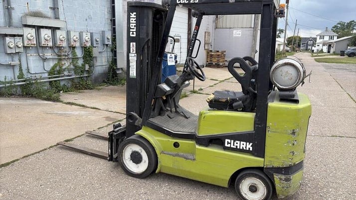 5000 lb. Clark #CGC25, forklift, 189" lift height, 3 mast, 24" fork, side shift - Image 1