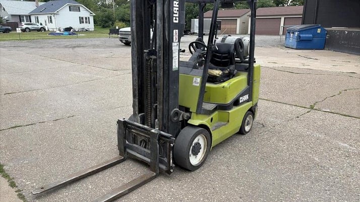 5000 lb. Clark #CGC25, forklift, 189" lift height, 3 mast, 24" fork, side shift - Image 3
