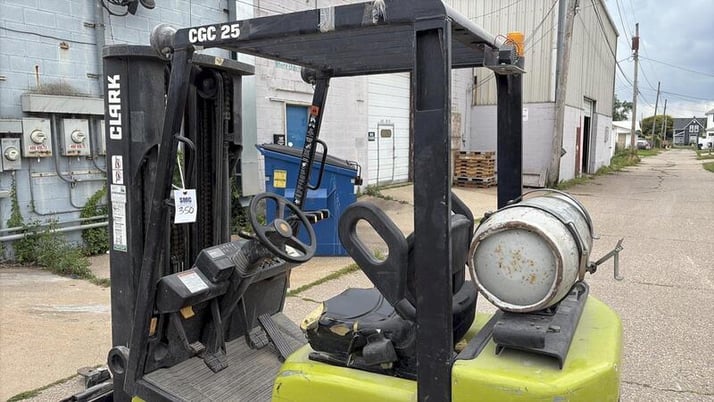 5000 lb. Clark #CGC25, forklift, 189" lift height, 3 mast, 24" fork, side shift - Image 4