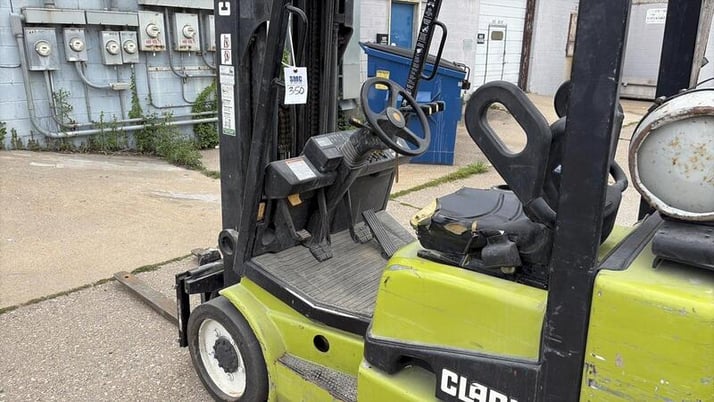5000 lb. Clark #CGC25, forklift, 189" lift height, 3 mast, 24" fork, side shift - Image 6