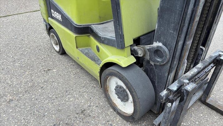 5000 lb. Clark #CGC25, forklift, 189" lift height, 3 mast, 24" fork, side shift - Image 7