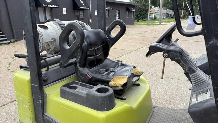 5000 lb. Clark #CGC25, forklift, 189" lift height, 3 mast, 24" fork, side shift - Image 9