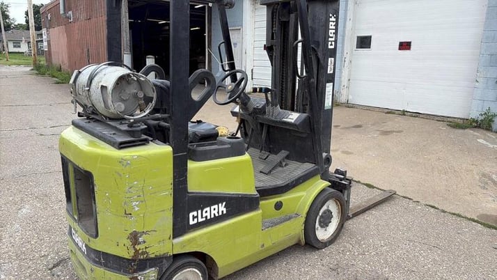 5000 lb. Clark #CGC25, forklift, 189" lift height, 3 mast, 24" fork, side shift - Image 10