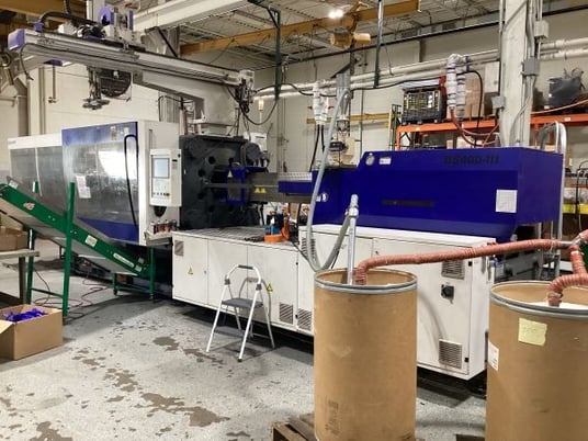 440 Ton, Borche #BS400, injection mold machine w/ star robot - Image 1