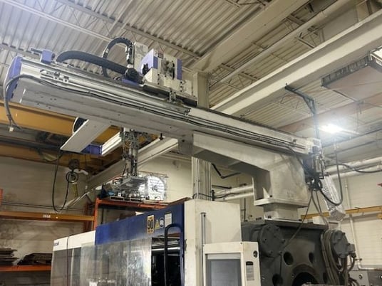 440 Ton, Borche #BS400, injection mold machine w/ star robot - Image 6