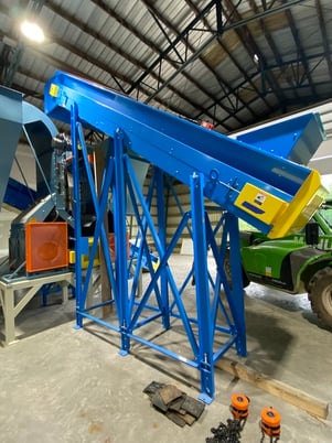 20" wide x 17' long, MC3 Conveyor #1, slider bed belt conveyor (D-Style), cleated belt, new surplus - Image 5