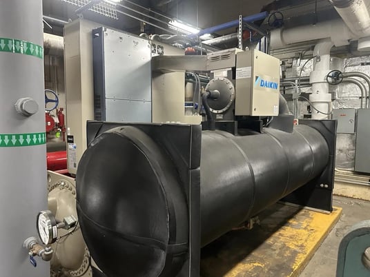 560 Ton, Daikin #WME092CSCSNA, shell & tube chiller, Water cooled, R134A, 35157 hours, 2020 - Image 5