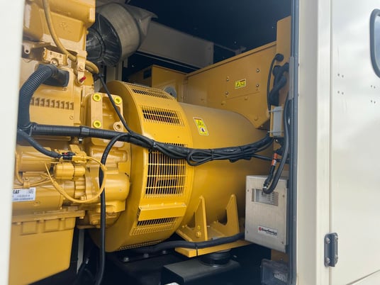 600 KW Caterpillar #C18, diesel generator set, 480 Volts, 1/3 phase, sound attenuated enclosure, base fuel - Image 9