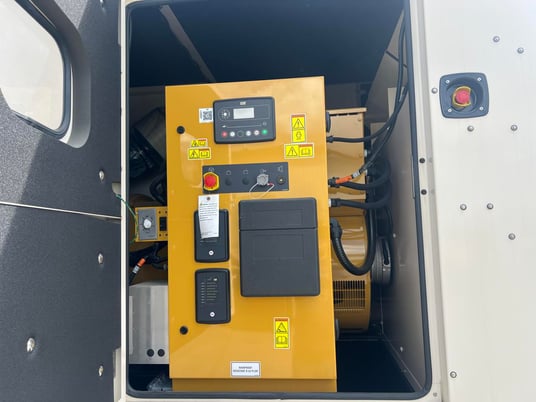 600 KW Caterpillar #C18, diesel generator set, 480 Volts, 1/3 phase, sound attenuated enclosure, base fuel - Image 10