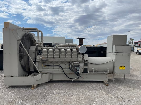 1100 KW Caterpillar #3512, diesel generator set, 680 hours, 1987, S/N 24Z01812 - Image 1