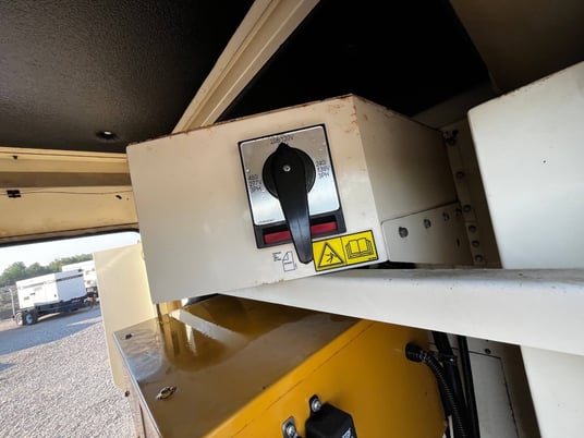 200 KW Caterpillar #XQ200, diesel generator set, 277/480 Volts, 6772 hours, Tier 4i, sound attenuated - Image 4