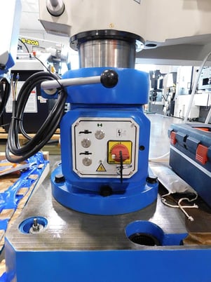 2' -8" Knuth #R-32-Basic, radial drill arm, coolant, Halogen light, motorized arm height adjustment - Image 3